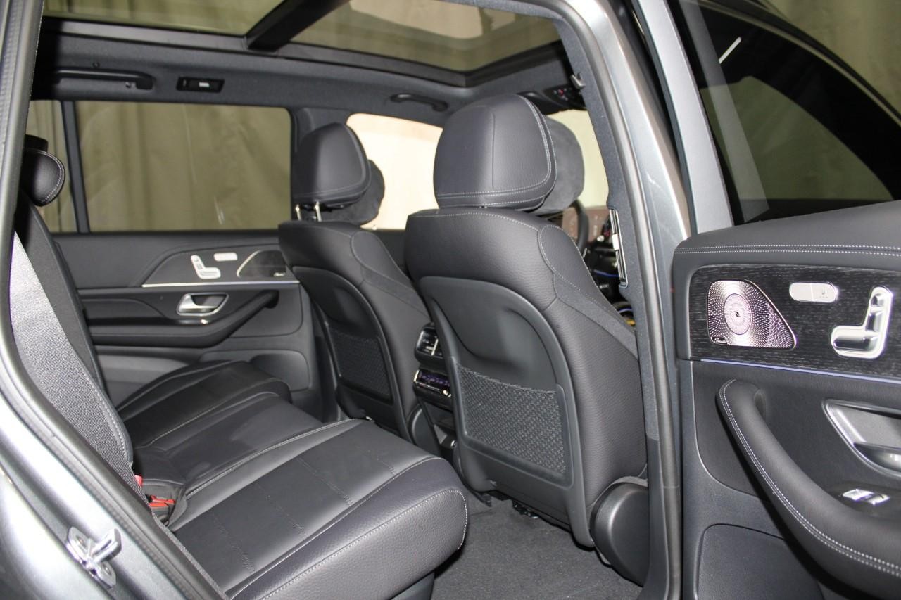 Mercedes-Benz GLS Vehicle Full-screen Gallery Image 14