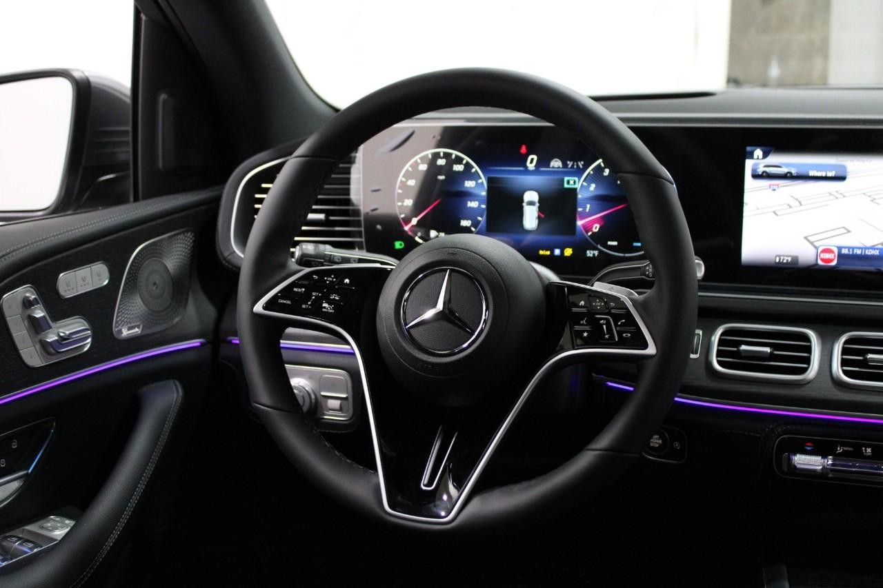 Mercedes-Benz GLS Vehicle Full-screen Gallery Image 16
