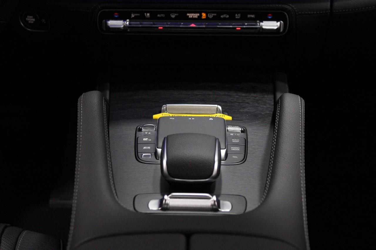 Mercedes-Benz GLS Vehicle Full-screen Gallery Image 18