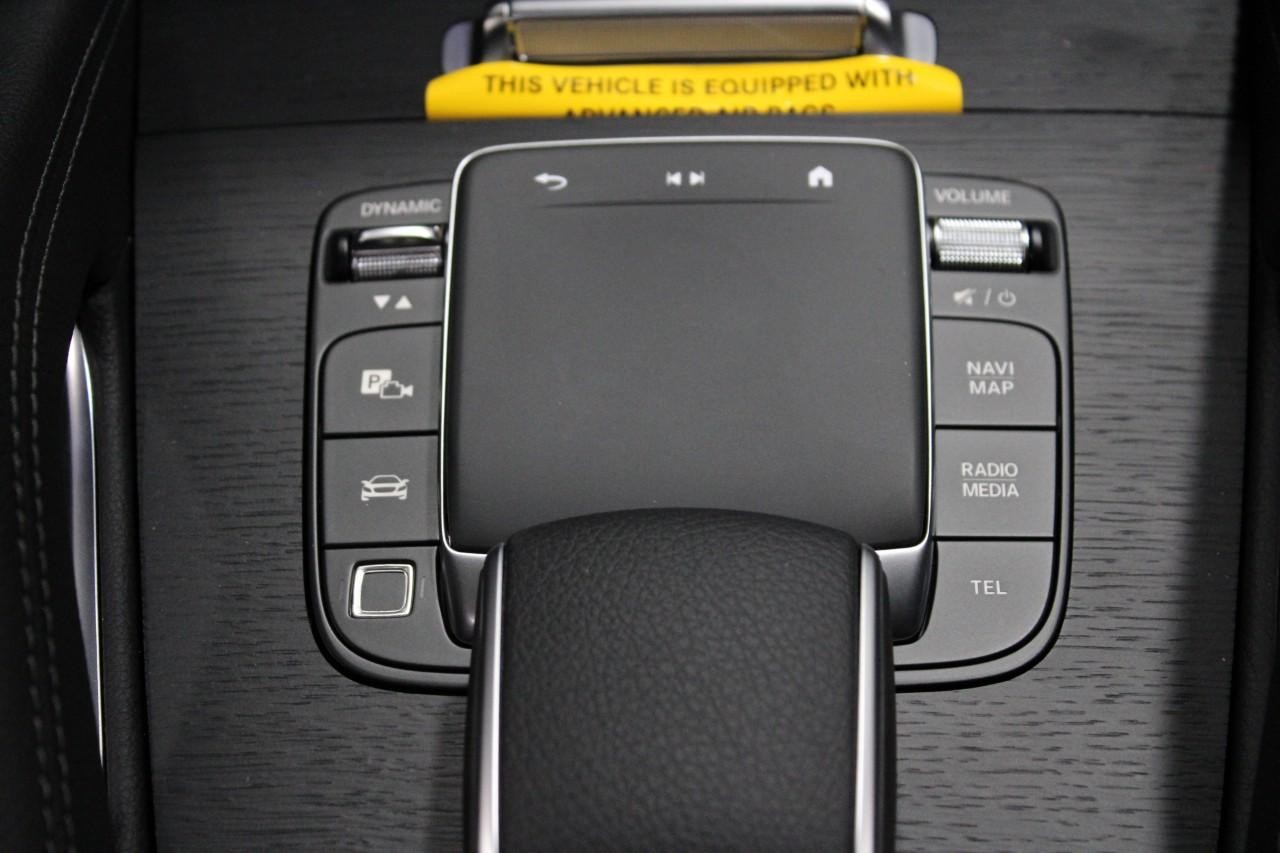 Mercedes-Benz GLS Vehicle Full-screen Gallery Image 19