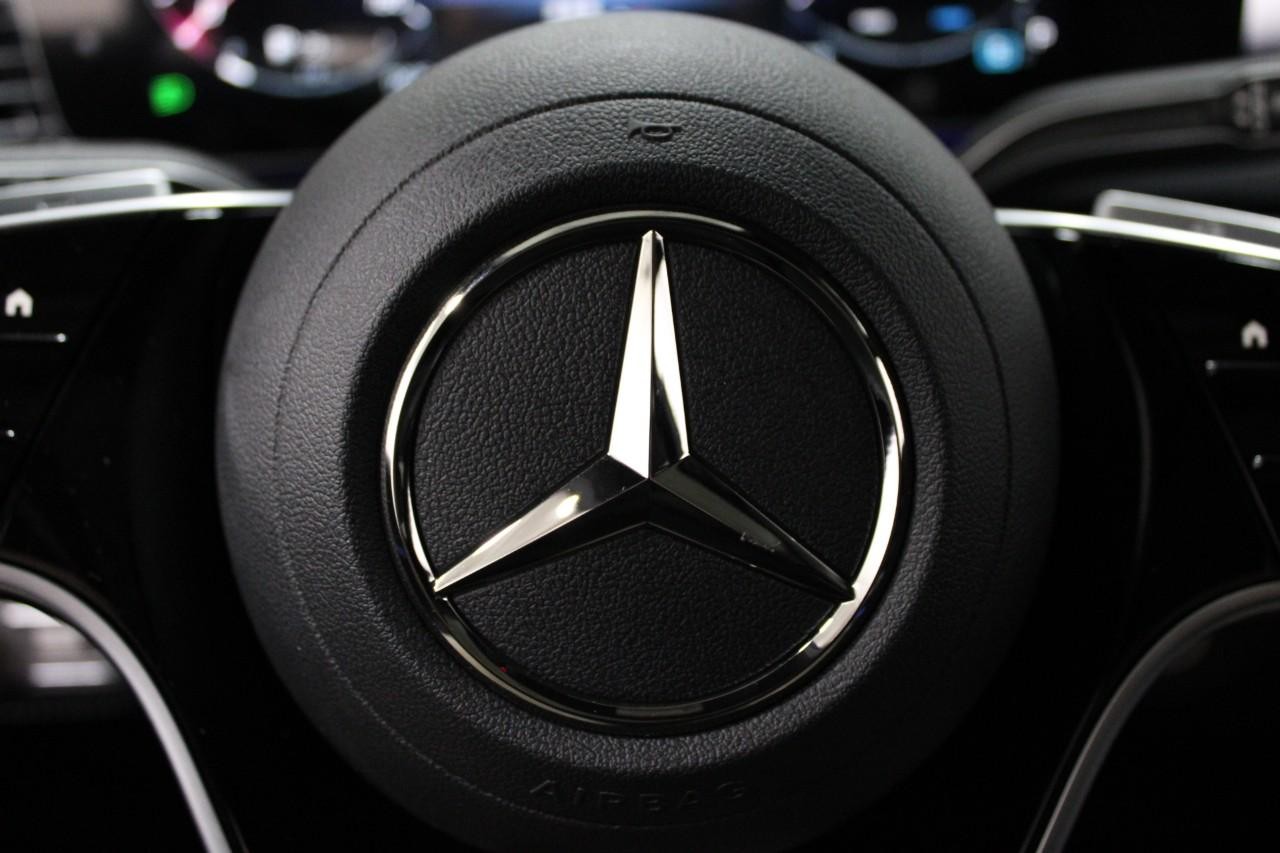 Mercedes-Benz GLS Vehicle Full-screen Gallery Image 24