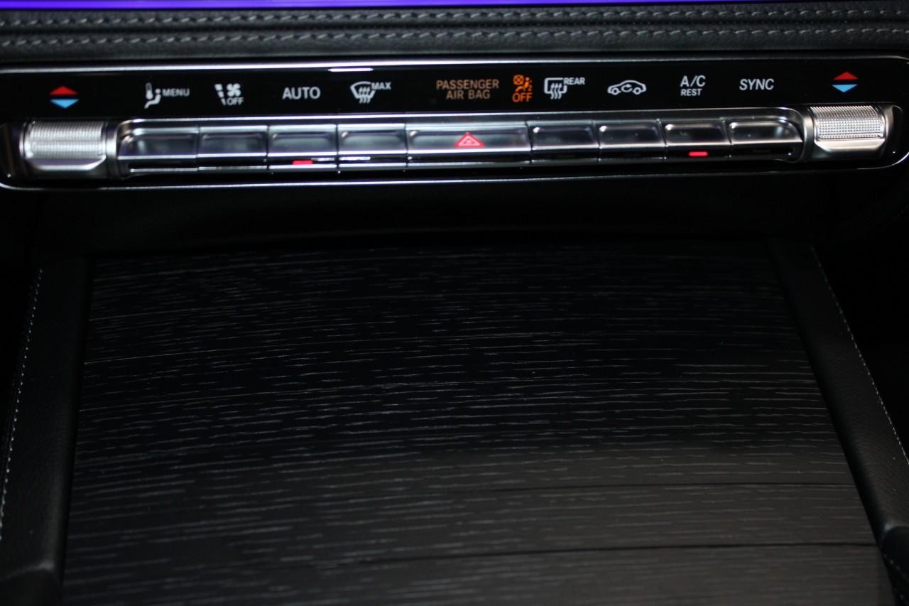 Mercedes-Benz GLS Vehicle Full-screen Gallery Image 29