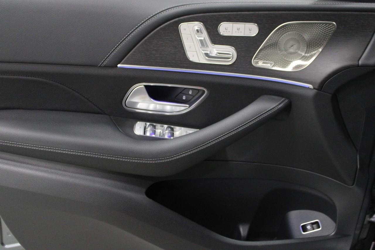 Mercedes-Benz GLS Vehicle Full-screen Gallery Image 30