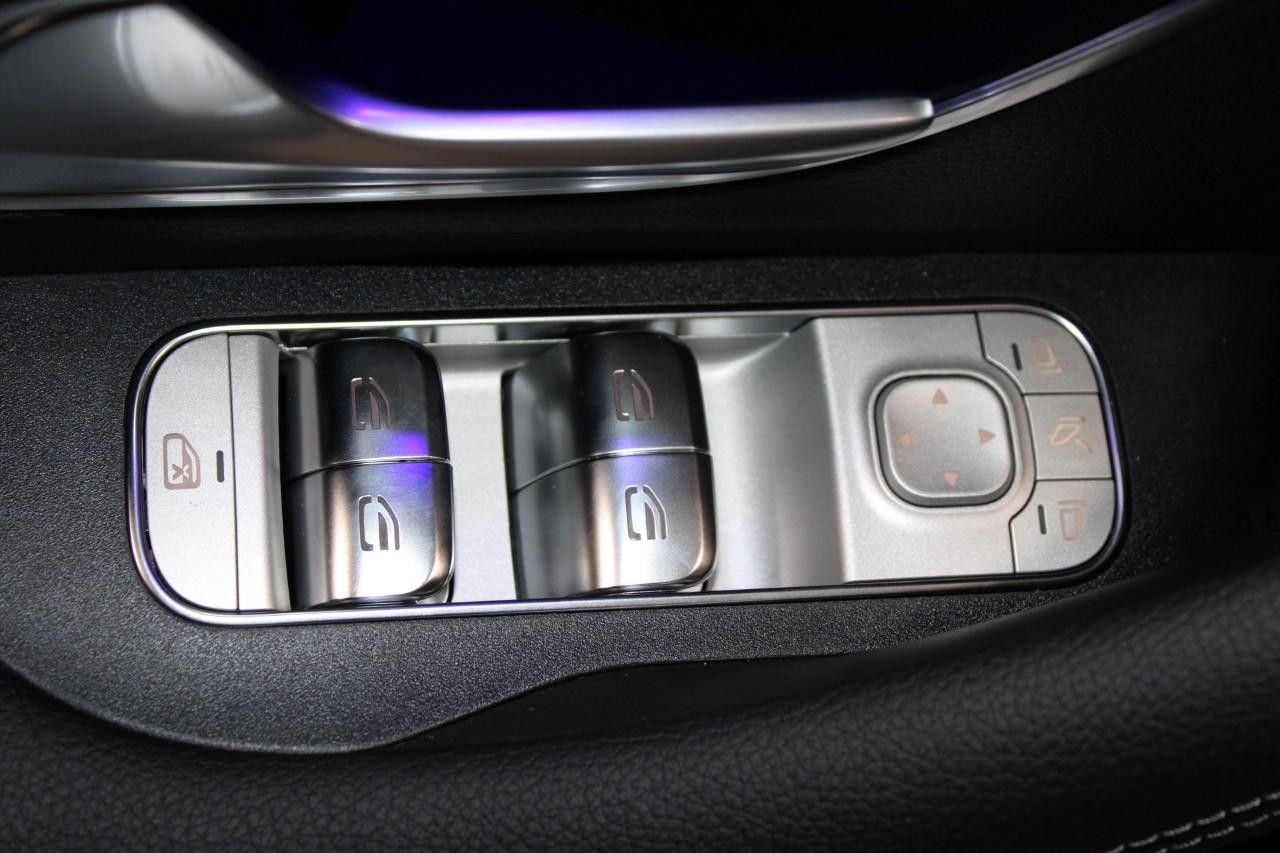 Mercedes-Benz GLS Vehicle Full-screen Gallery Image 33