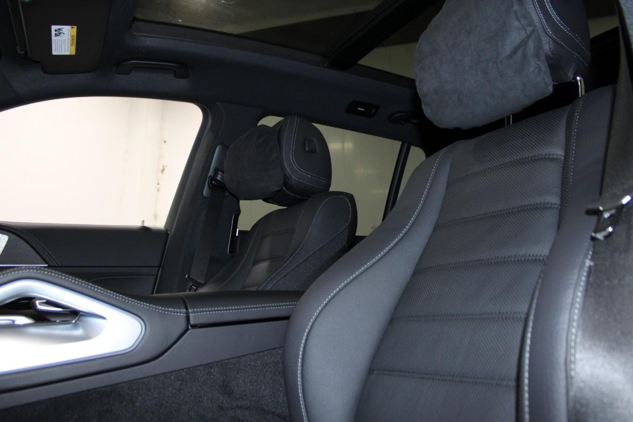 Mercedes-Benz GLS Vehicle Full-screen Gallery Image 34