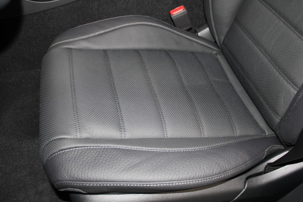 Mercedes-Benz GLS Vehicle Full-screen Gallery Image 35