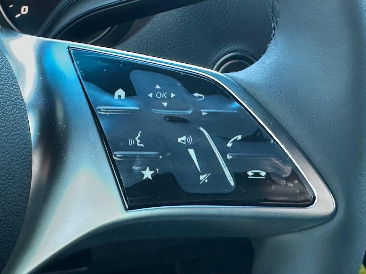 Mercedes-Benz Sprinter Cargo Van Vehicle Full-screen Gallery Image 20