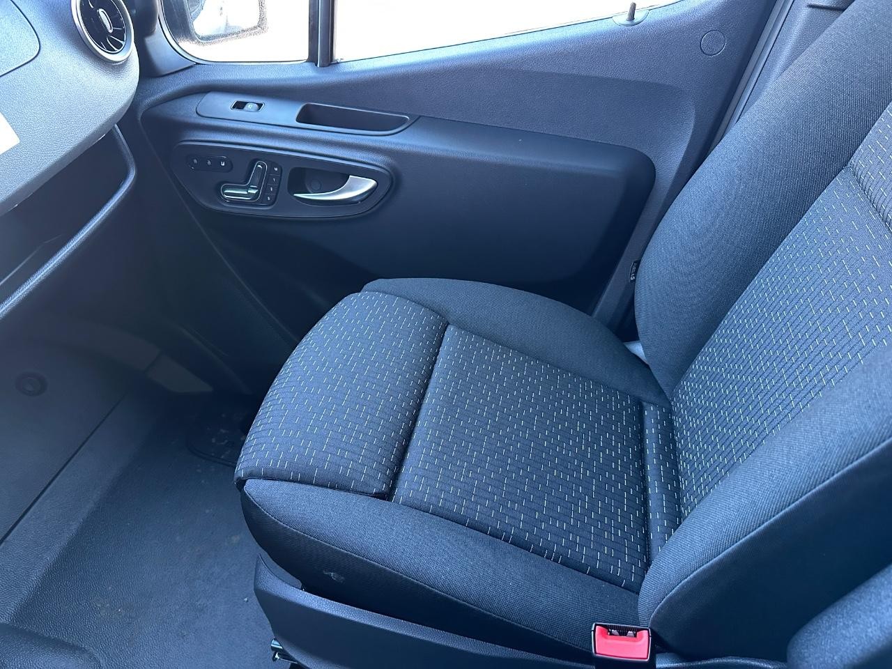 Mercedes-Benz Sprinter Cargo Van Vehicle Full-screen Gallery Image 27