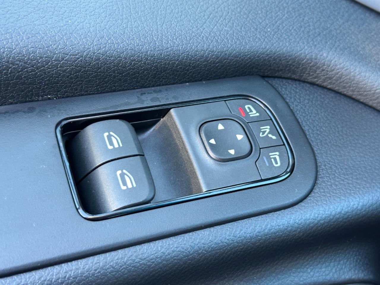 Mercedes-Benz Sprinter Cargo Van Vehicle Full-screen Gallery Image 30