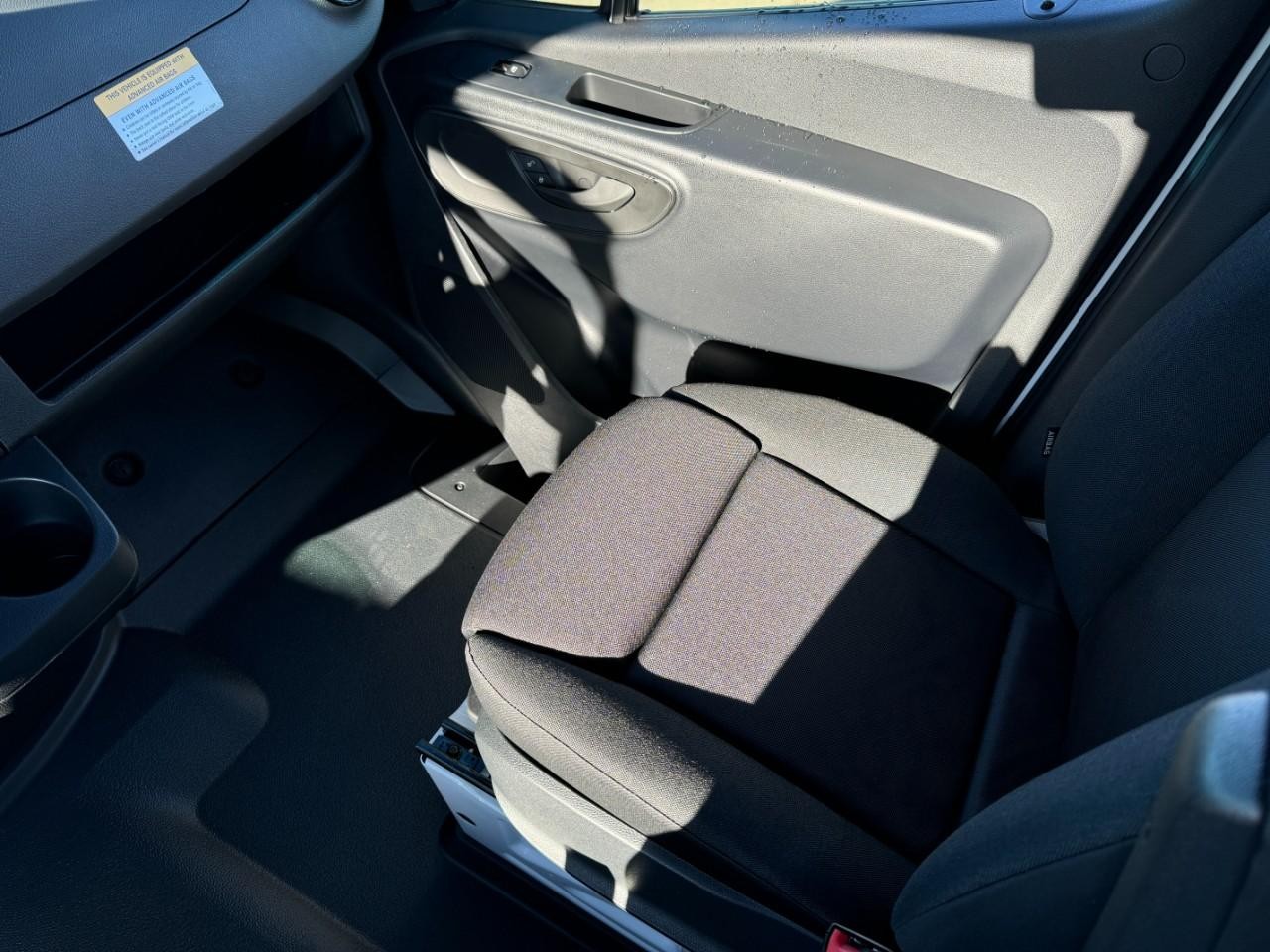 Mercedes-Benz Sprinter Cargo Van Vehicle Full-screen Gallery Image 10