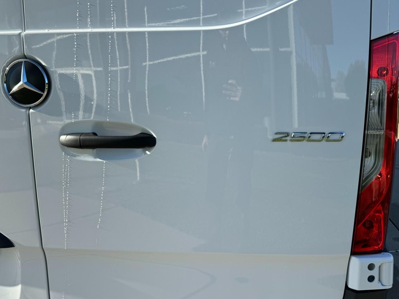 Mercedes-Benz Sprinter Cargo Van Vehicle Full-screen Gallery Image 19