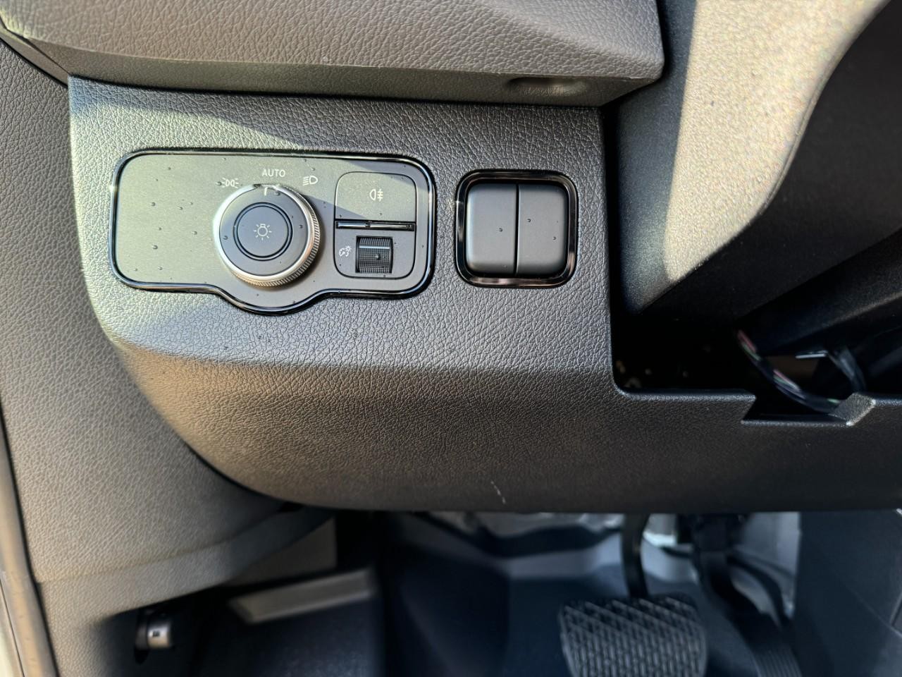 Mercedes-Benz Sprinter Cargo Van Vehicle Full-screen Gallery Image 26