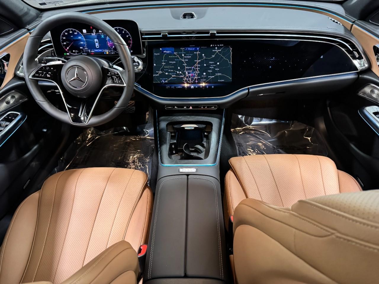 Mercedes-Benz E-Class Vehicle Full-screen Gallery Image 12