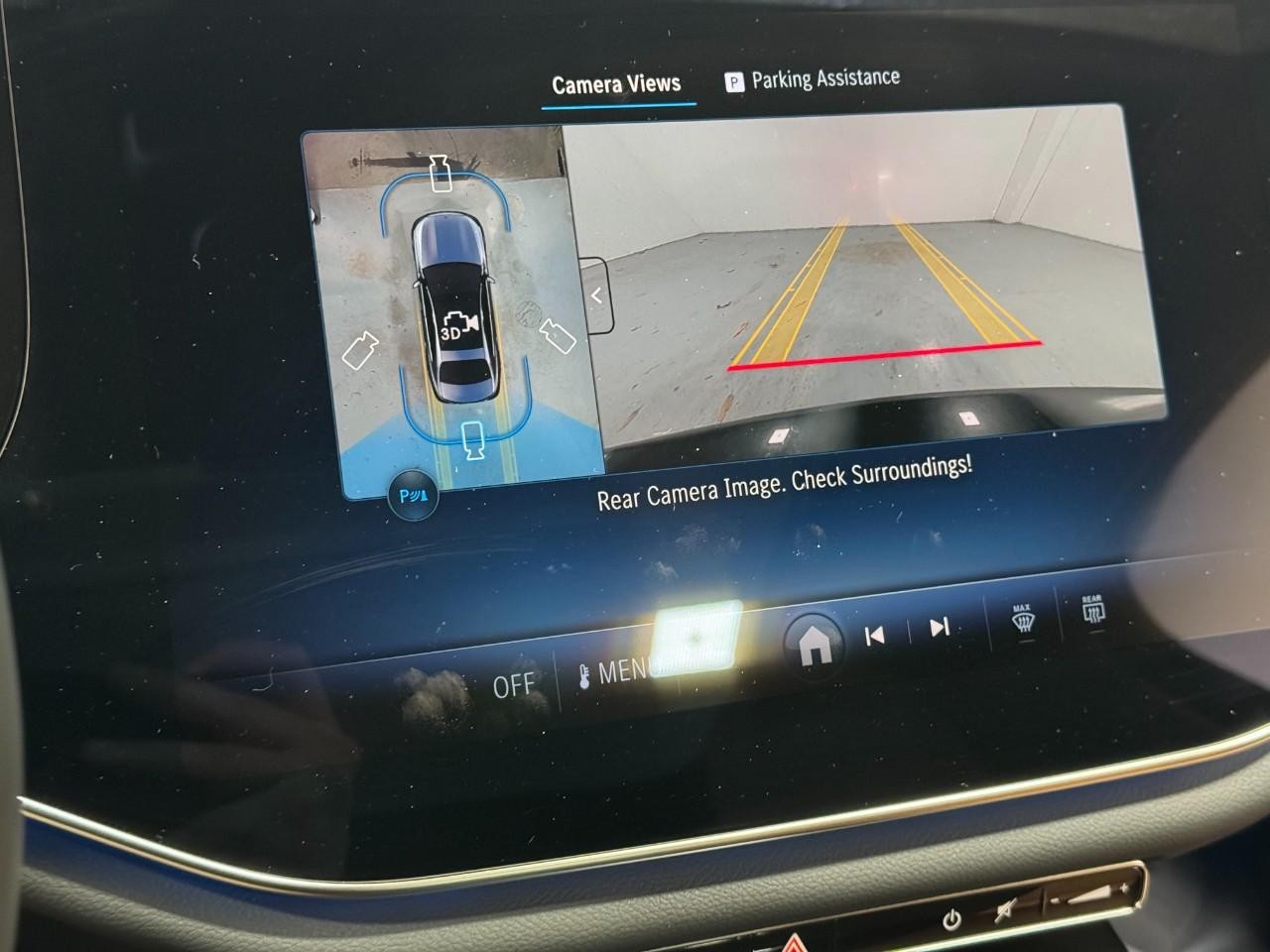 Mercedes-Benz E-Class Vehicle Full-screen Gallery Image 34