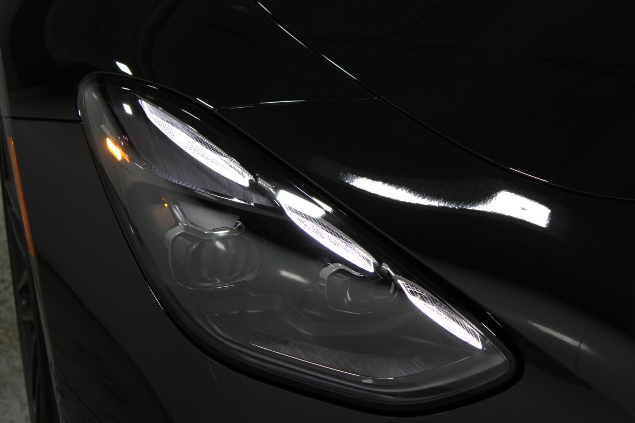 Mercedes-Benz AMG GT Vehicle Full-screen Gallery Image 8