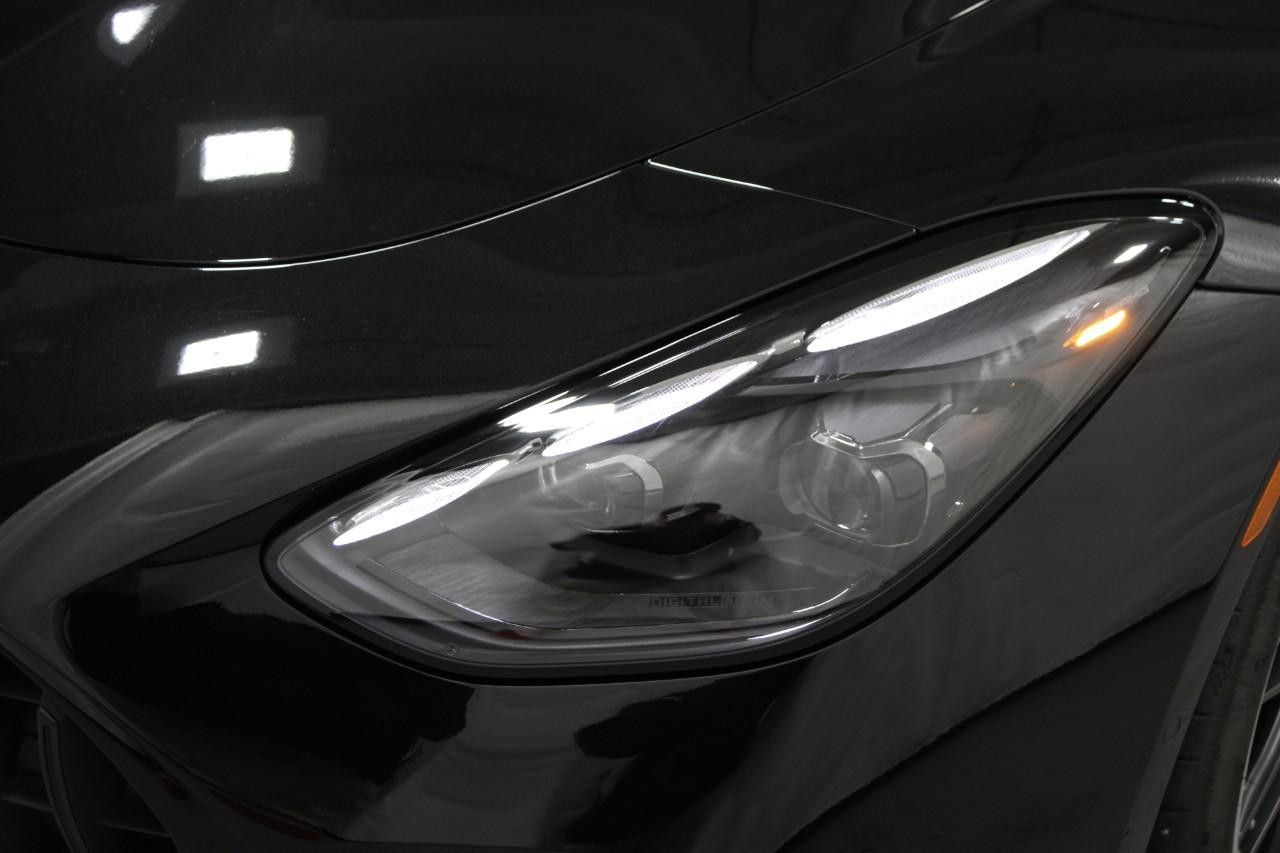 Mercedes-Benz AMG GT Vehicle Full-screen Gallery Image 9