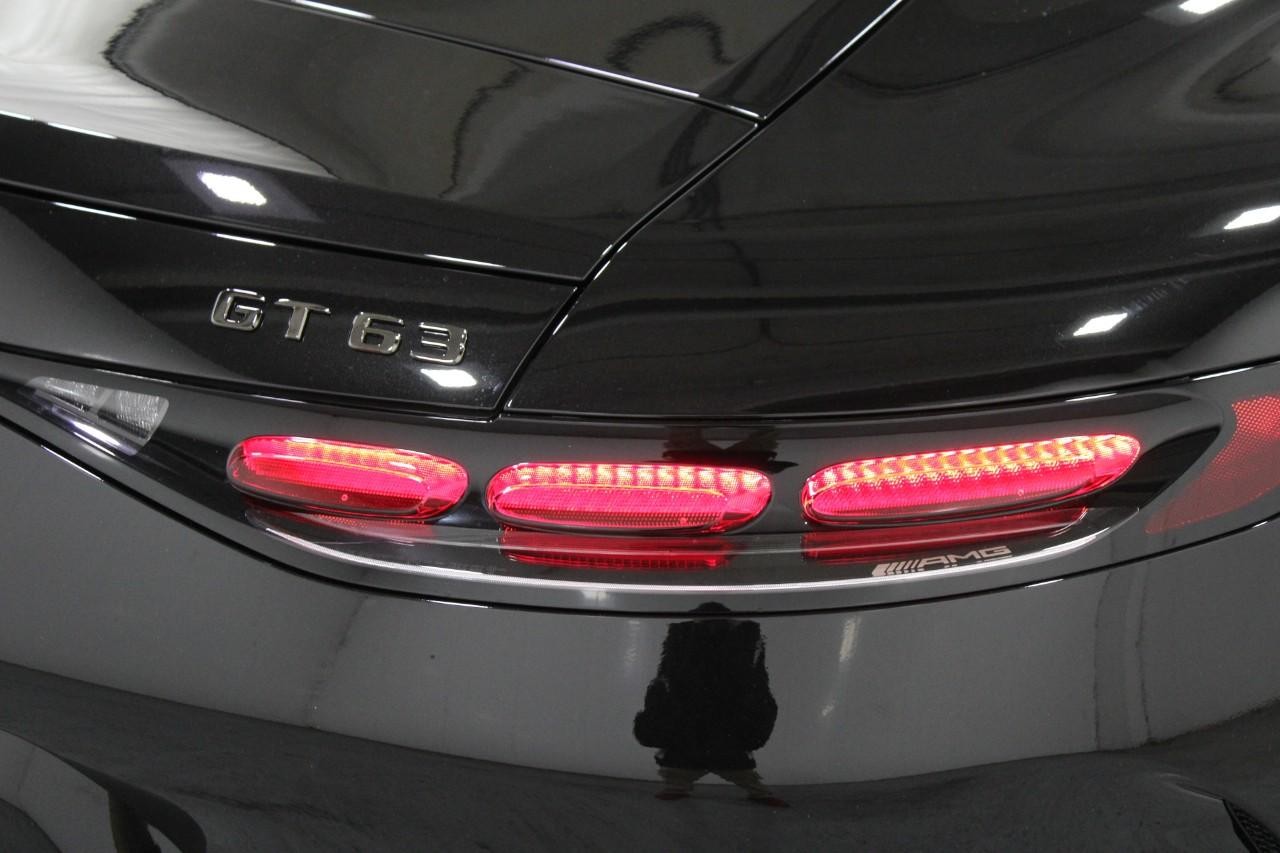 Mercedes-Benz AMG GT Vehicle Full-screen Gallery Image 12