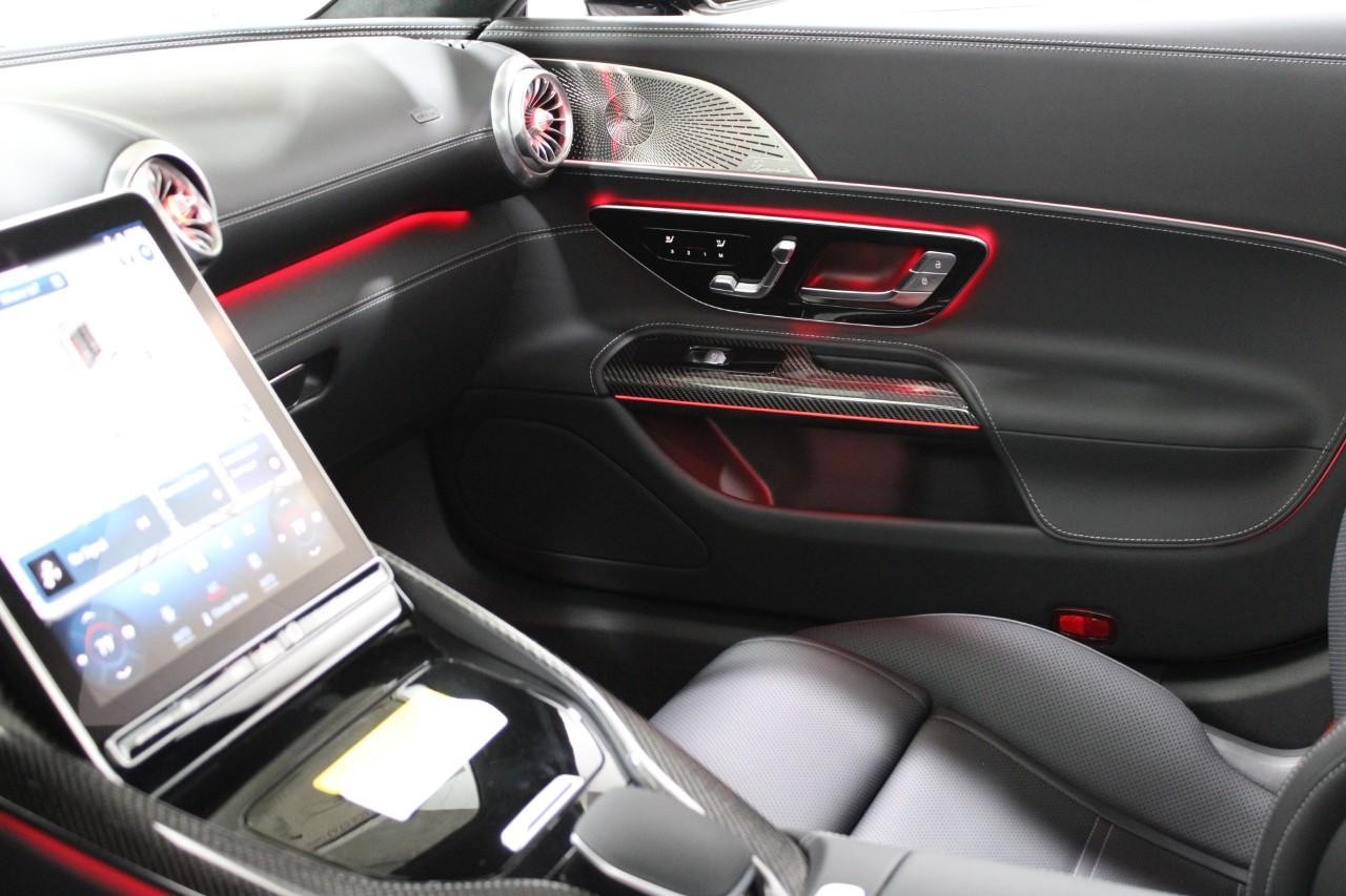 Mercedes-Benz AMG GT Vehicle Full-screen Gallery Image 16