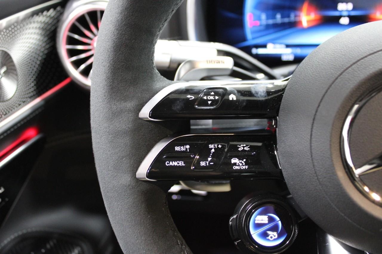 Mercedes-Benz AMG GT Vehicle Full-screen Gallery Image 18