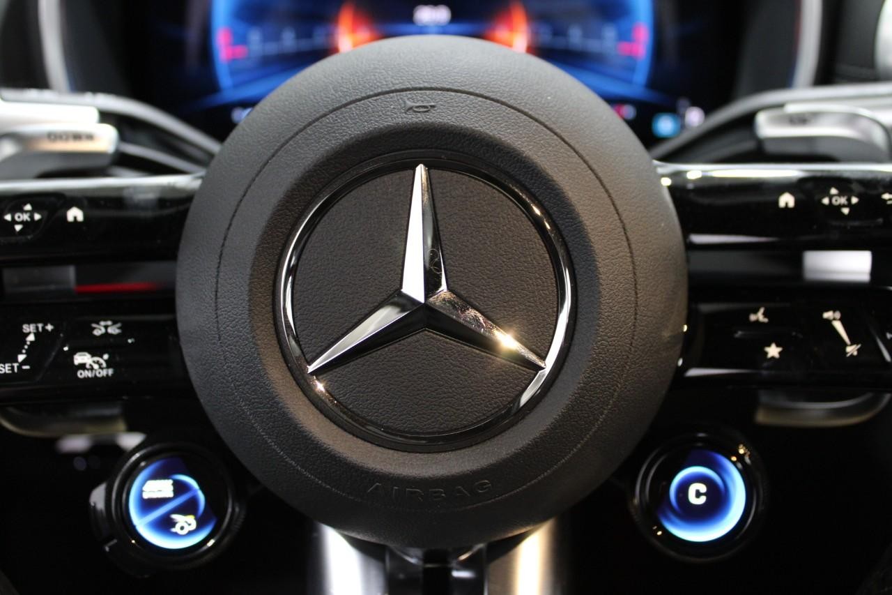 Mercedes-Benz AMG GT Vehicle Full-screen Gallery Image 19