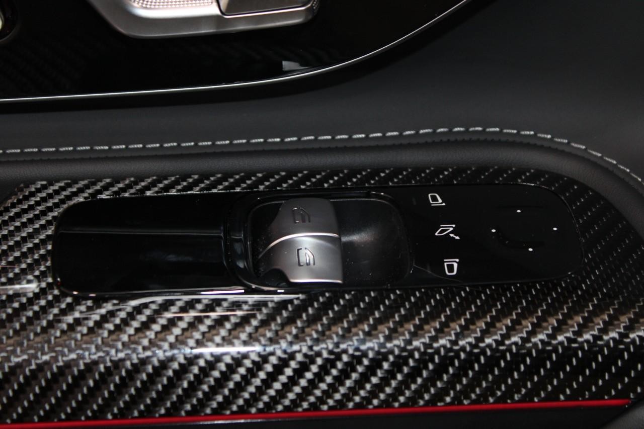 Mercedes-Benz AMG GT Vehicle Full-screen Gallery Image 30