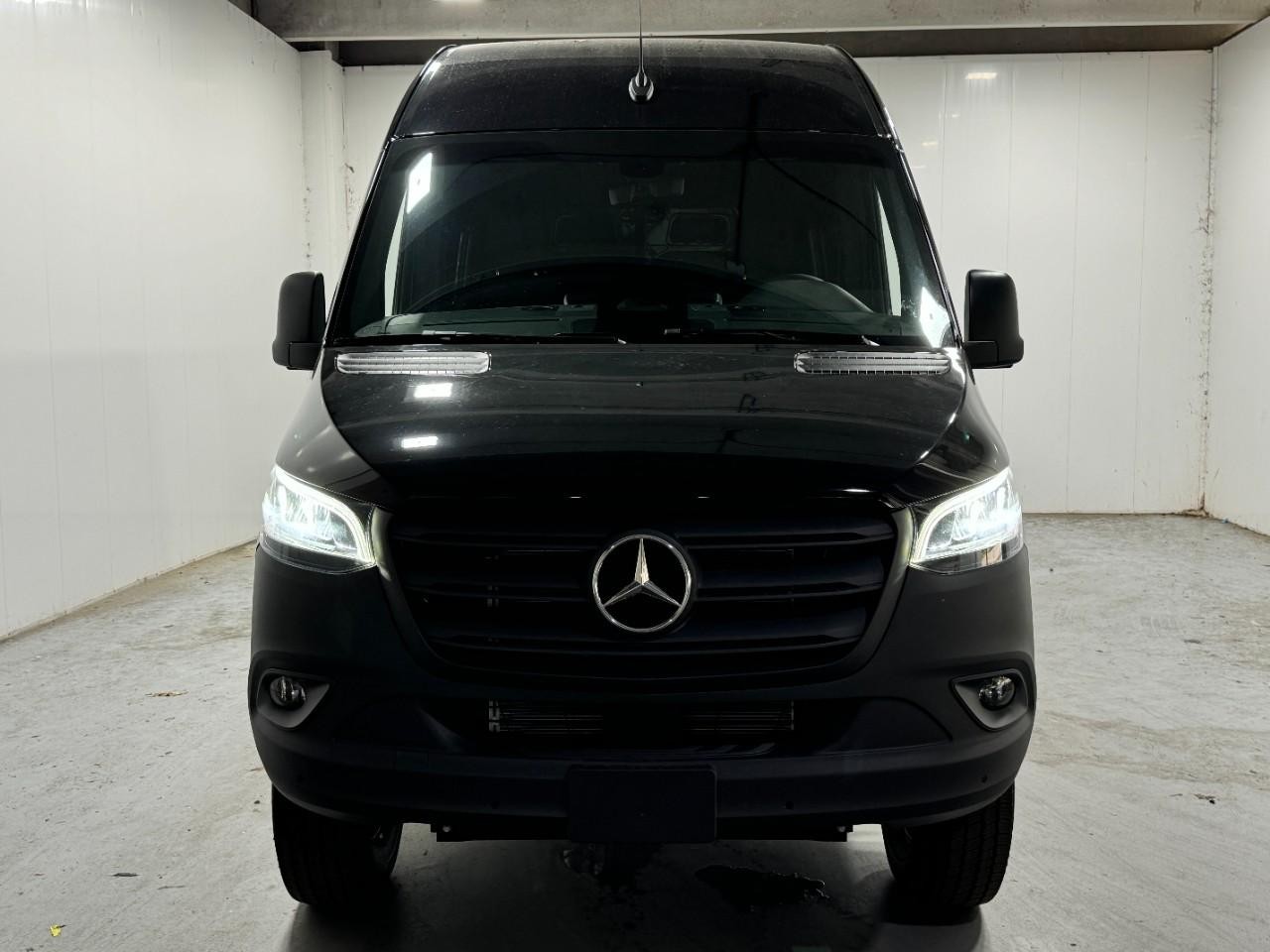 Mercedes-Benz Sprinter Cargo Van Vehicle Full-screen Gallery Image 7