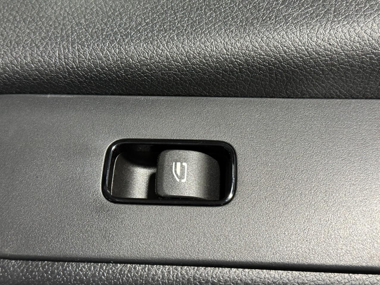 Mercedes-Benz Sprinter Cargo Van Vehicle Full-screen Gallery Image 21