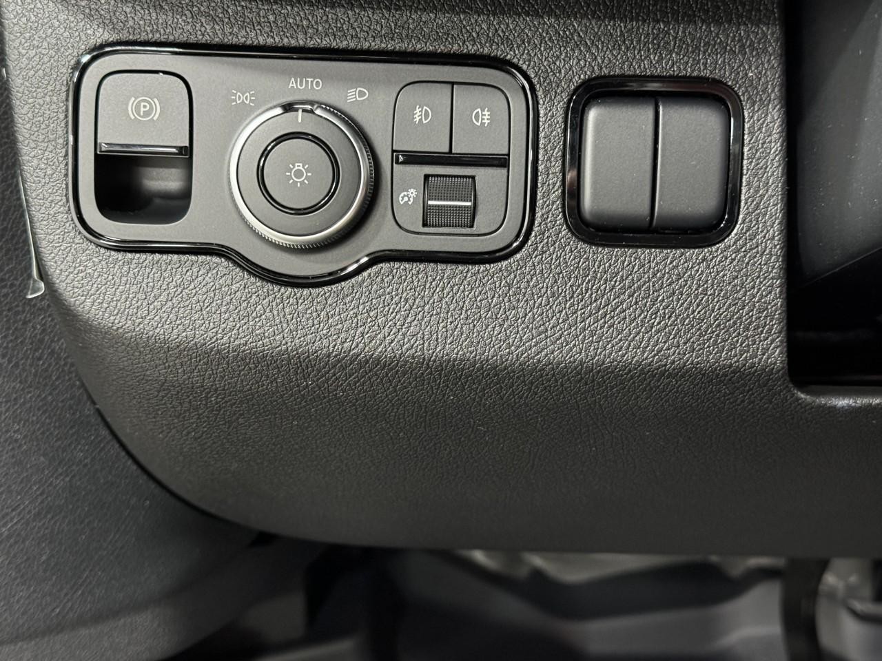 Mercedes-Benz Sprinter Cargo Van Vehicle Full-screen Gallery Image 30