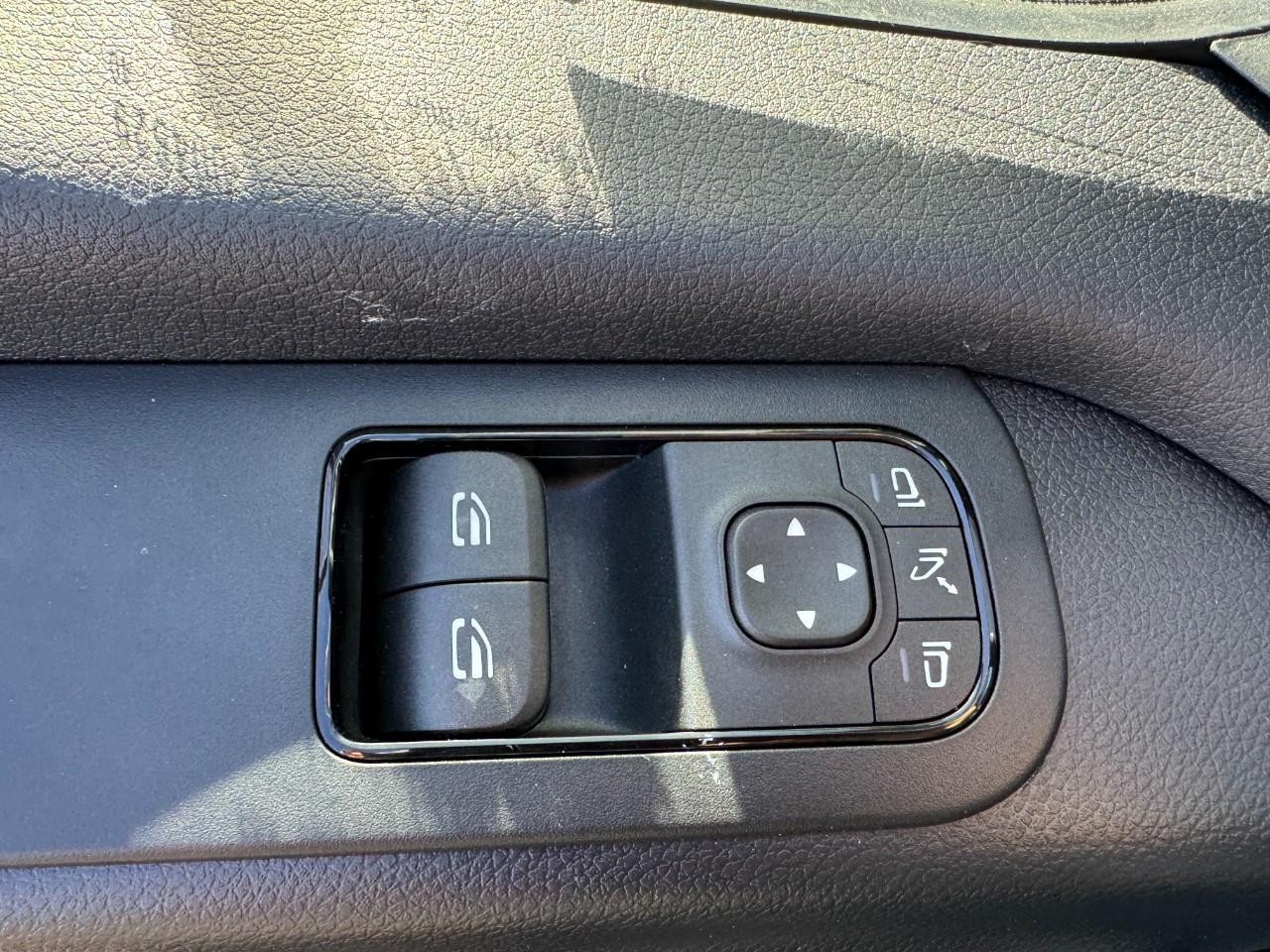 Mercedes-Benz Sprinter Cargo Van Vehicle Full-screen Gallery Image 20