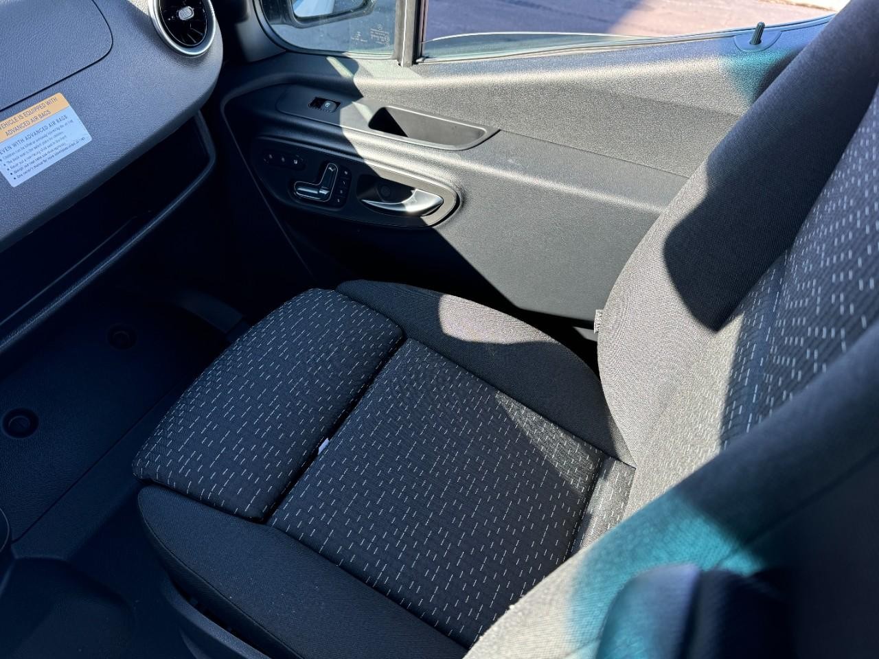 Mercedes-Benz Sprinter Cargo Van Vehicle Full-screen Gallery Image 25