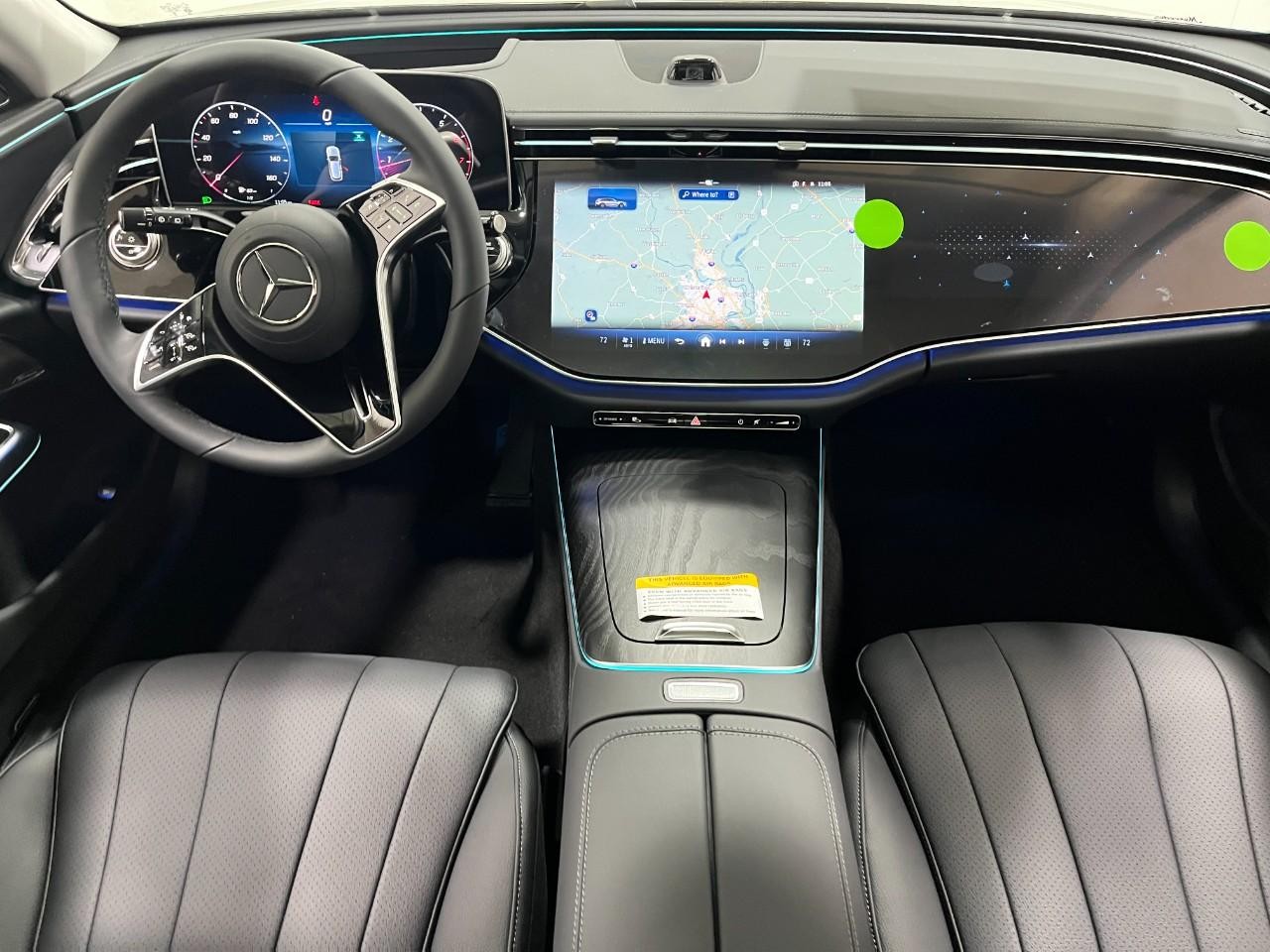 Mercedes-Benz E-Class Vehicle Full-screen Gallery Image 14