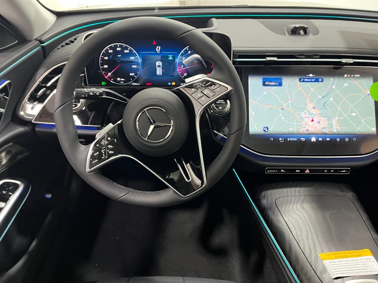 Mercedes-Benz E-Class Vehicle Full-screen Gallery Image 15