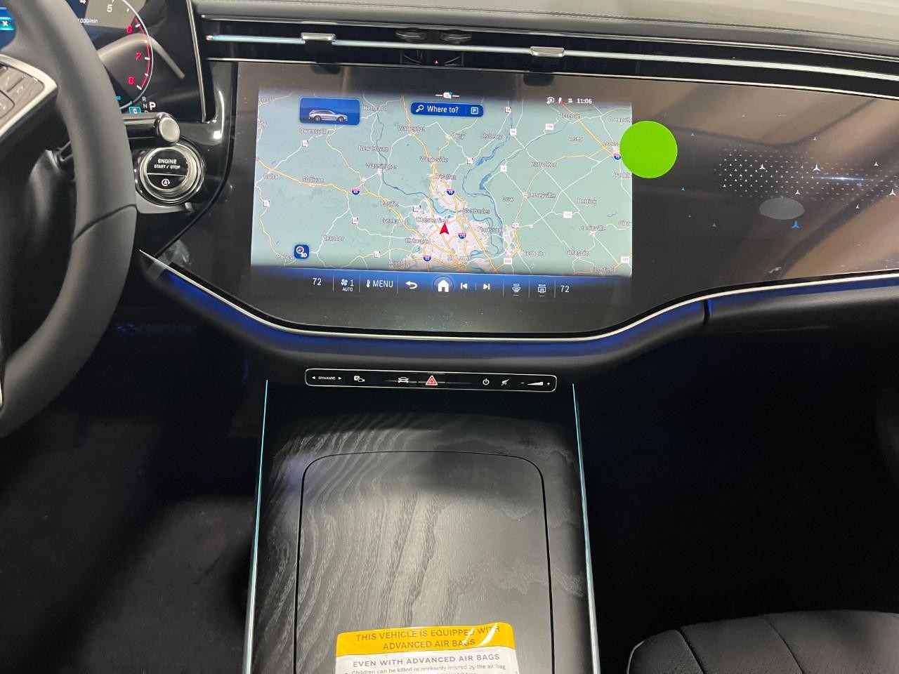 Mercedes-Benz E-Class Vehicle Full-screen Gallery Image 16