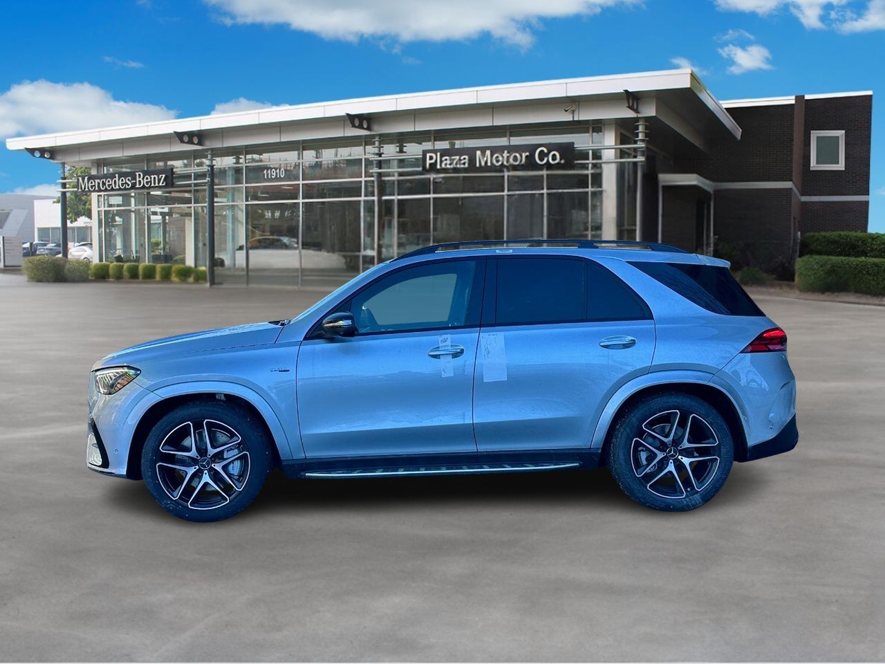 Mercedes-Benz GLE Vehicle Full-screen Gallery Image 2