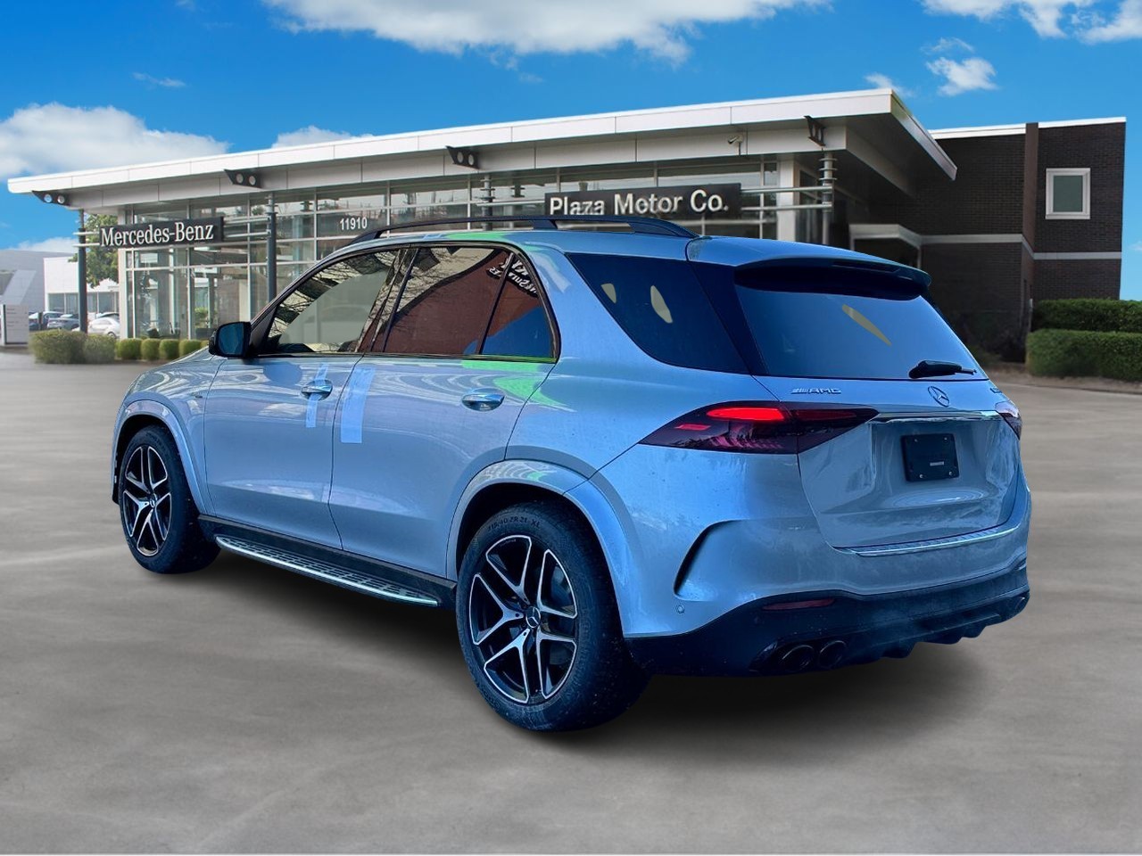 Mercedes-Benz GLE Vehicle Full-screen Gallery Image 3