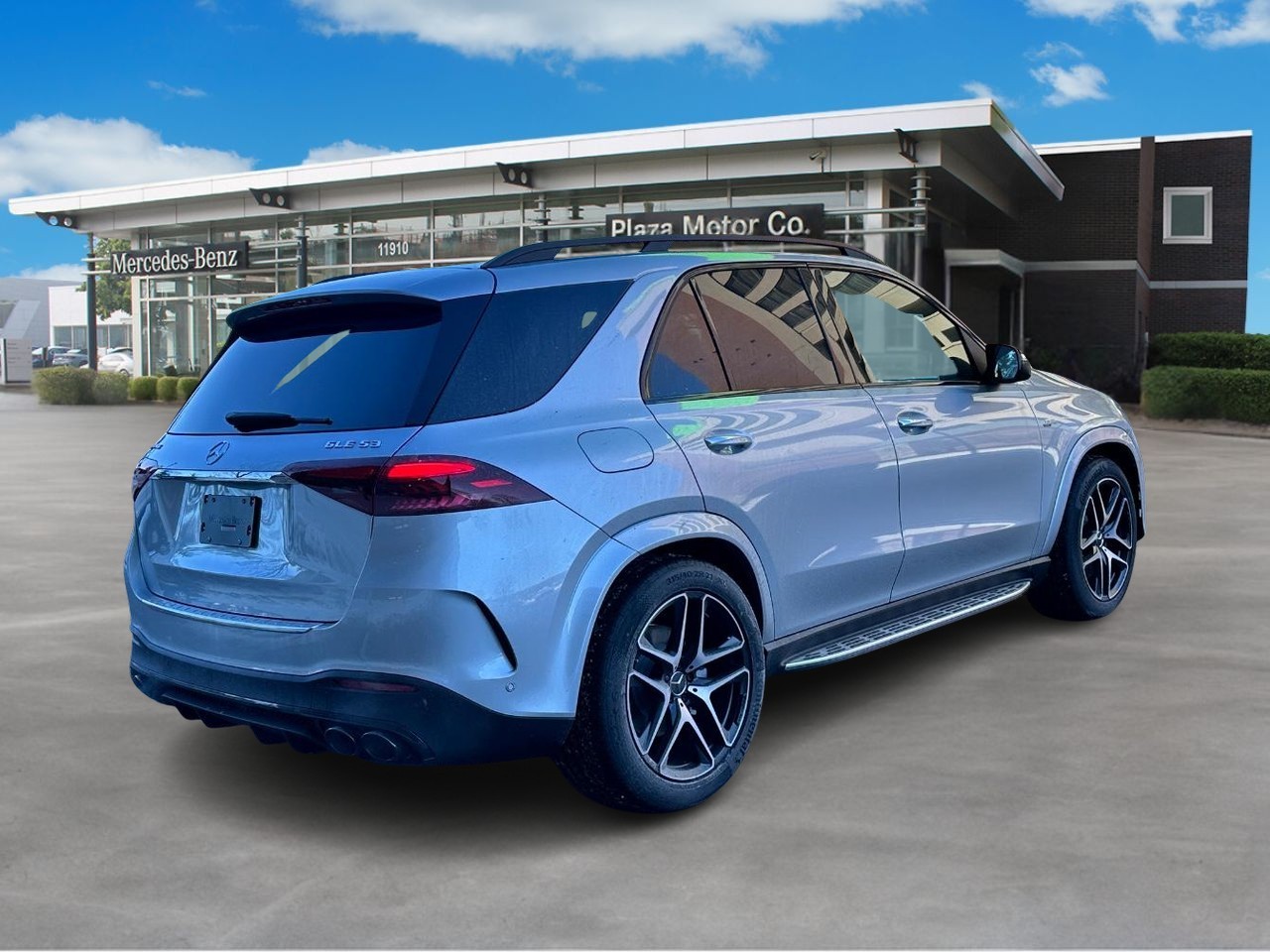 Mercedes-Benz GLE Vehicle Full-screen Gallery Image 4