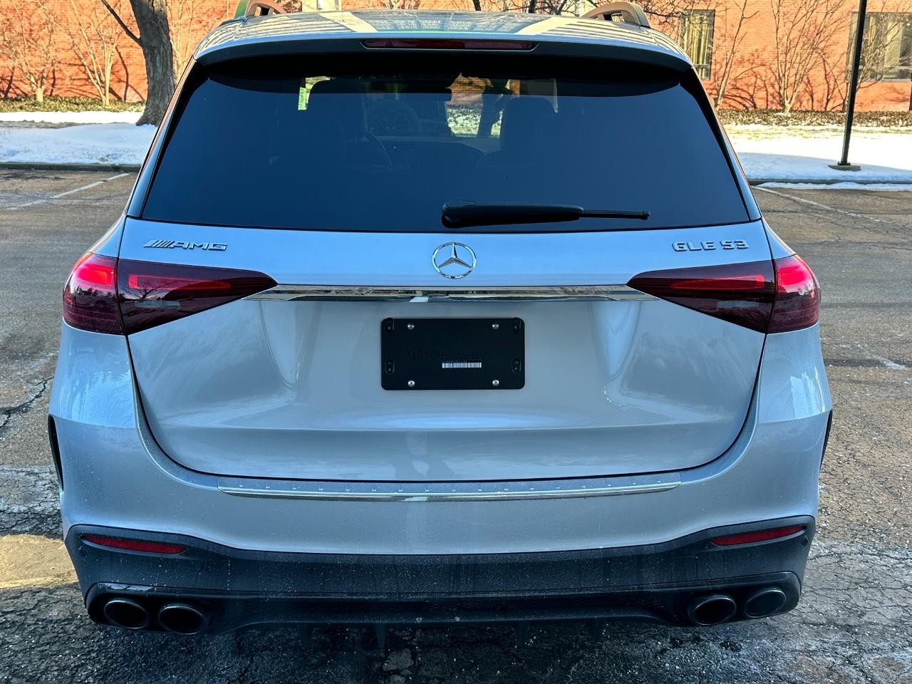 Mercedes-Benz GLE Vehicle Full-screen Gallery Image 5