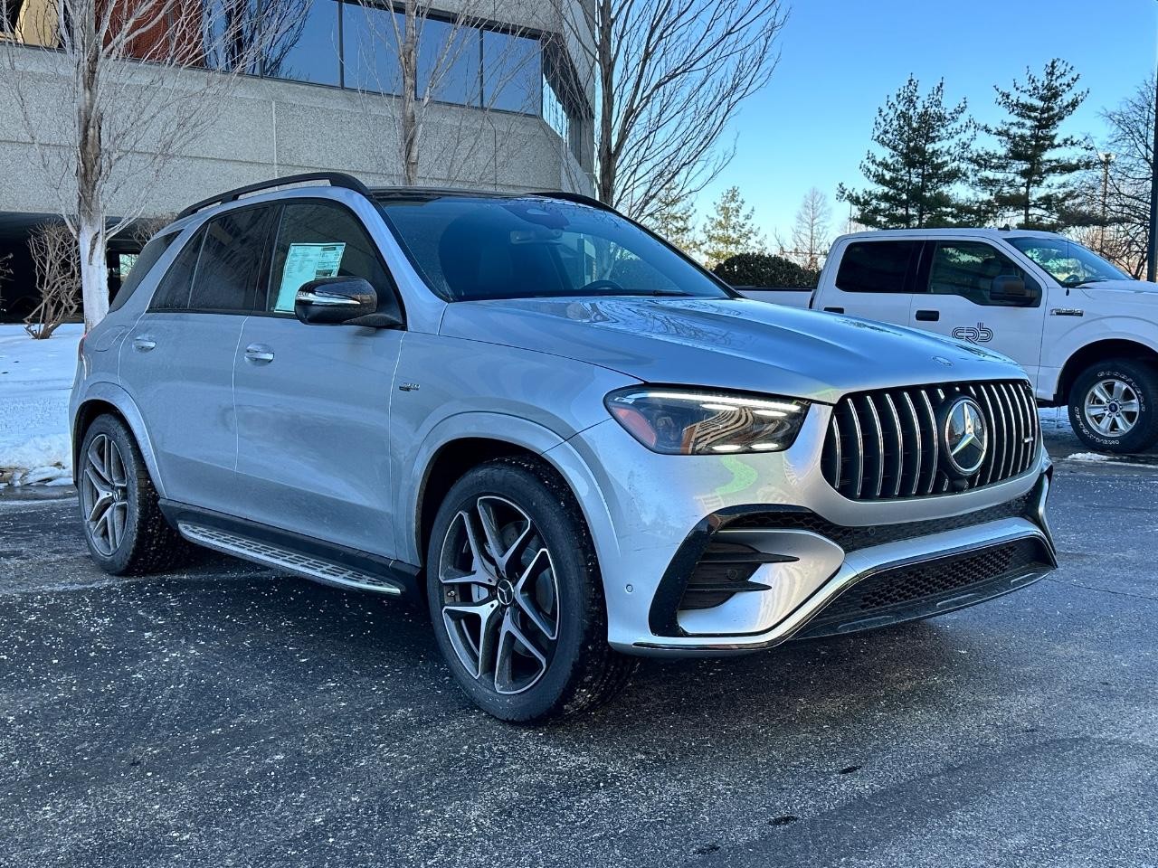 Mercedes-Benz GLE Vehicle Full-screen Gallery Image 6