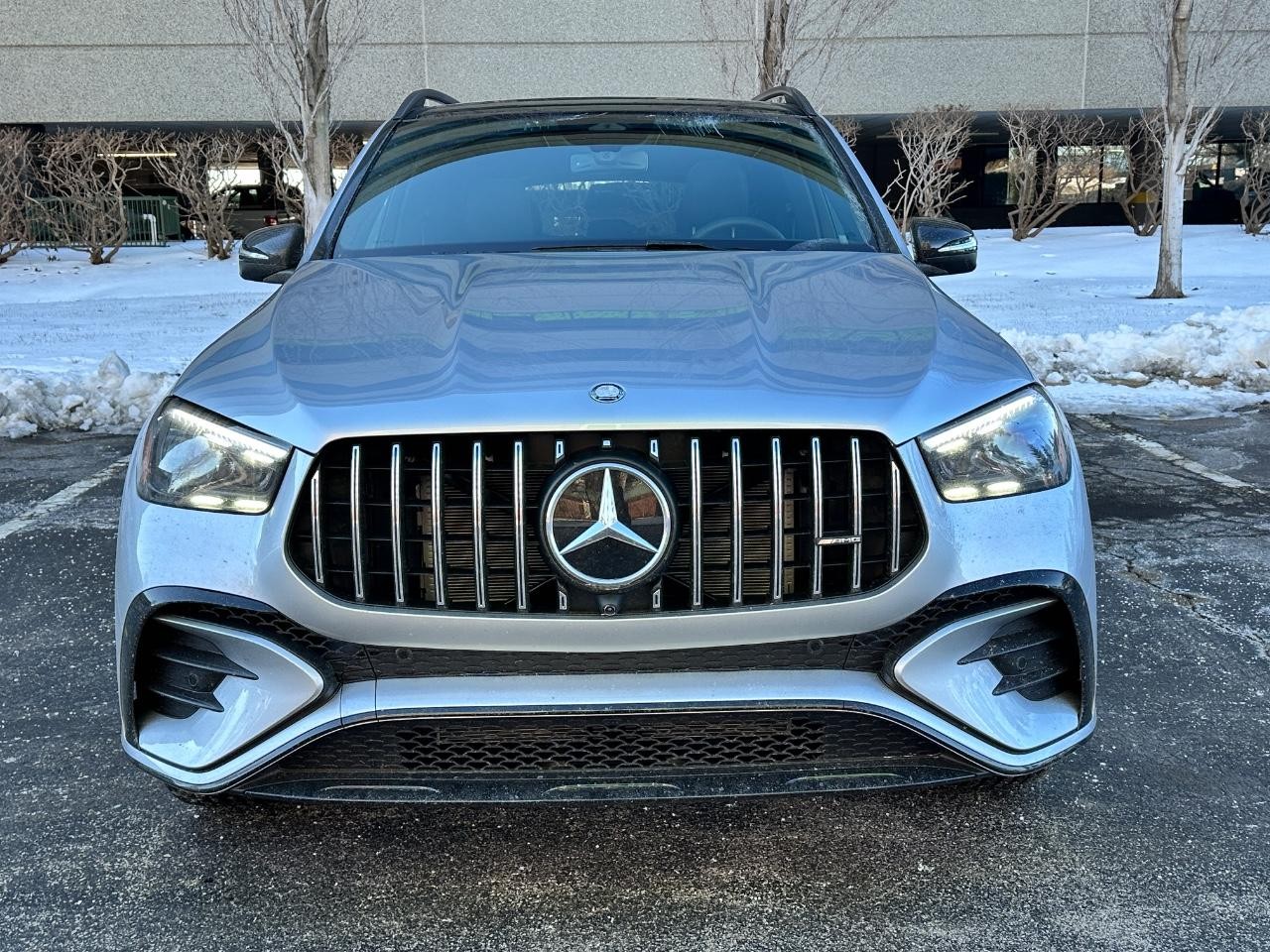 Mercedes-Benz GLE Vehicle Full-screen Gallery Image 7