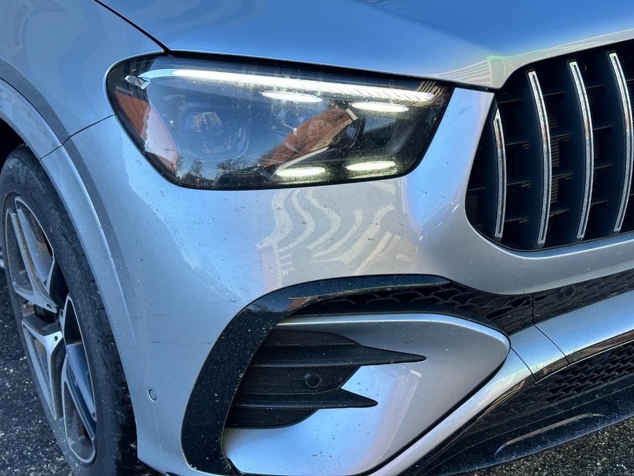 Mercedes-Benz GLE Vehicle Full-screen Gallery Image 8