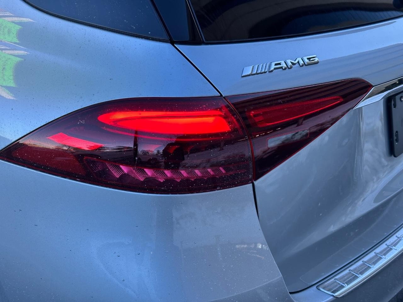 Mercedes-Benz GLE Vehicle Full-screen Gallery Image 11