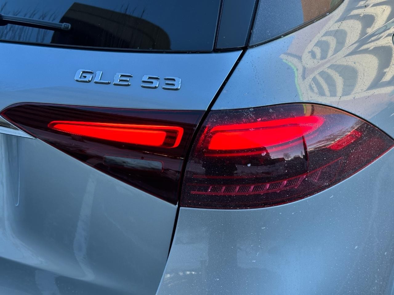 Mercedes-Benz GLE Vehicle Full-screen Gallery Image 12