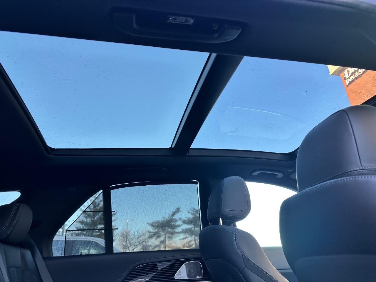 Mercedes-Benz GLE Vehicle Full-screen Gallery Image 16