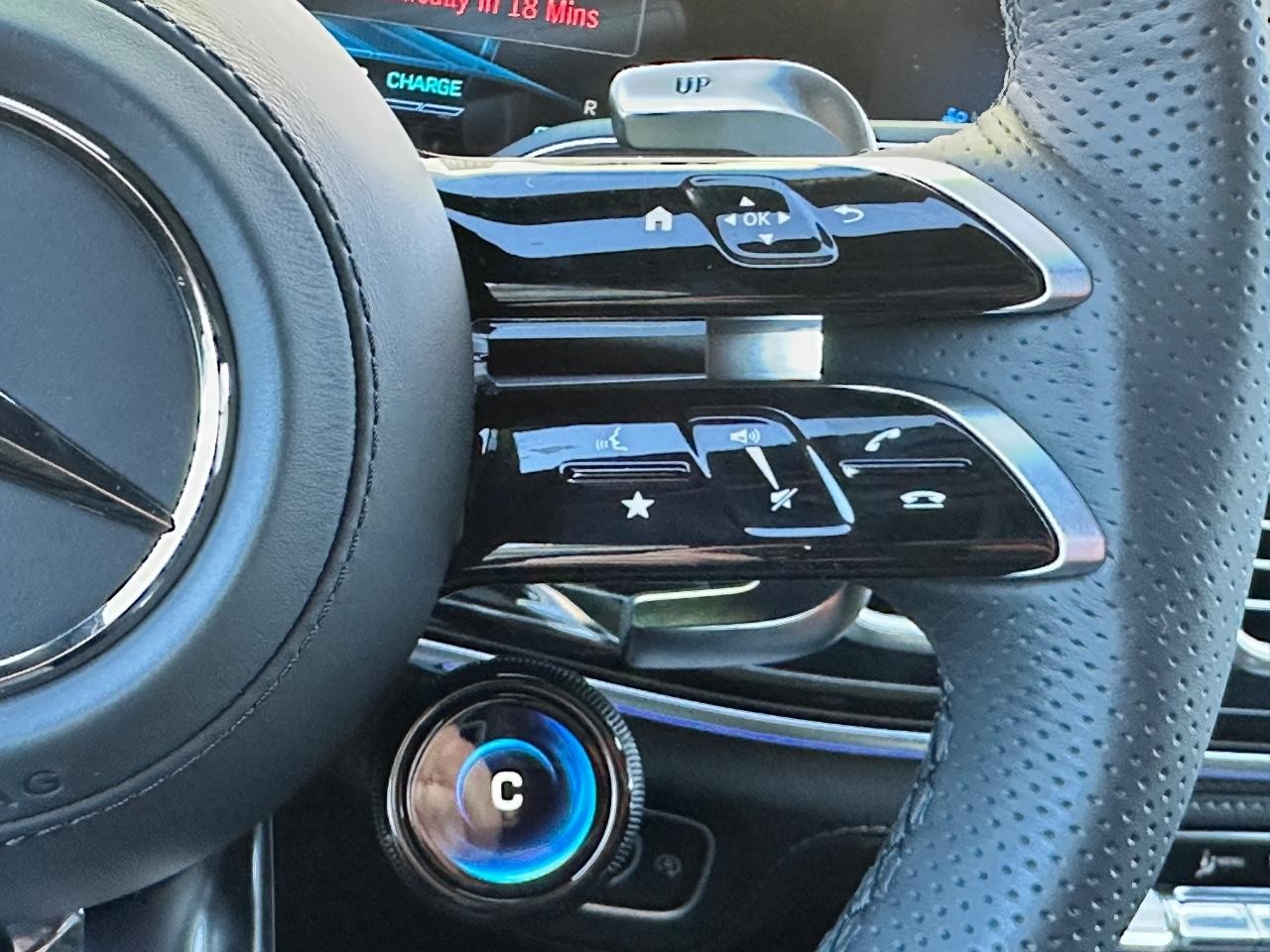 Mercedes-Benz GLE Vehicle Full-screen Gallery Image 19