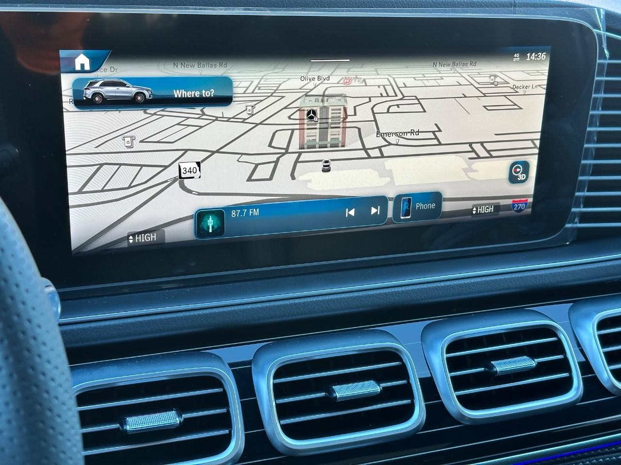 Mercedes-Benz GLE Vehicle Full-screen Gallery Image 21