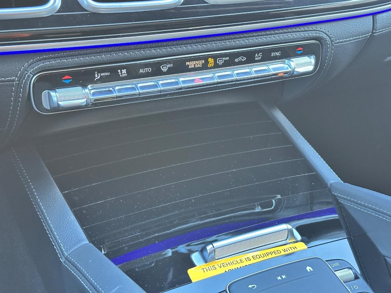 Mercedes-Benz GLE Vehicle Full-screen Gallery Image 22