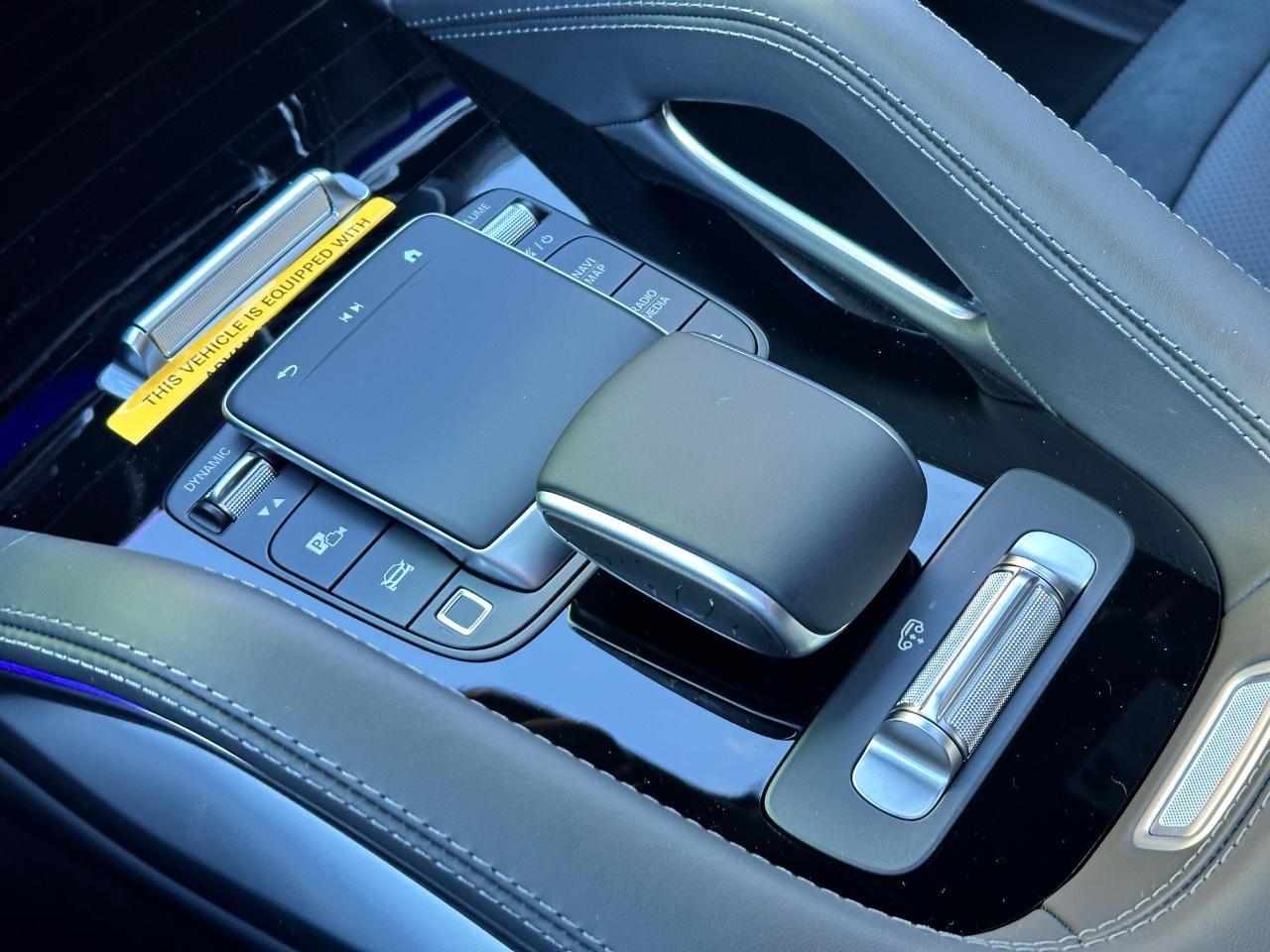 Mercedes-Benz GLE Vehicle Full-screen Gallery Image 23