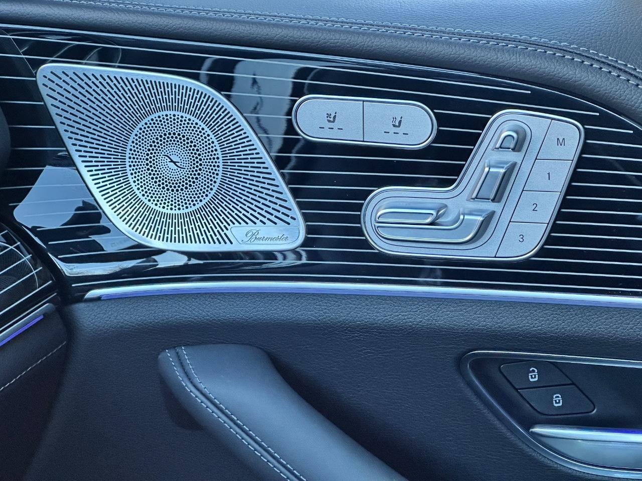 Mercedes-Benz GLE Vehicle Full-screen Gallery Image 25