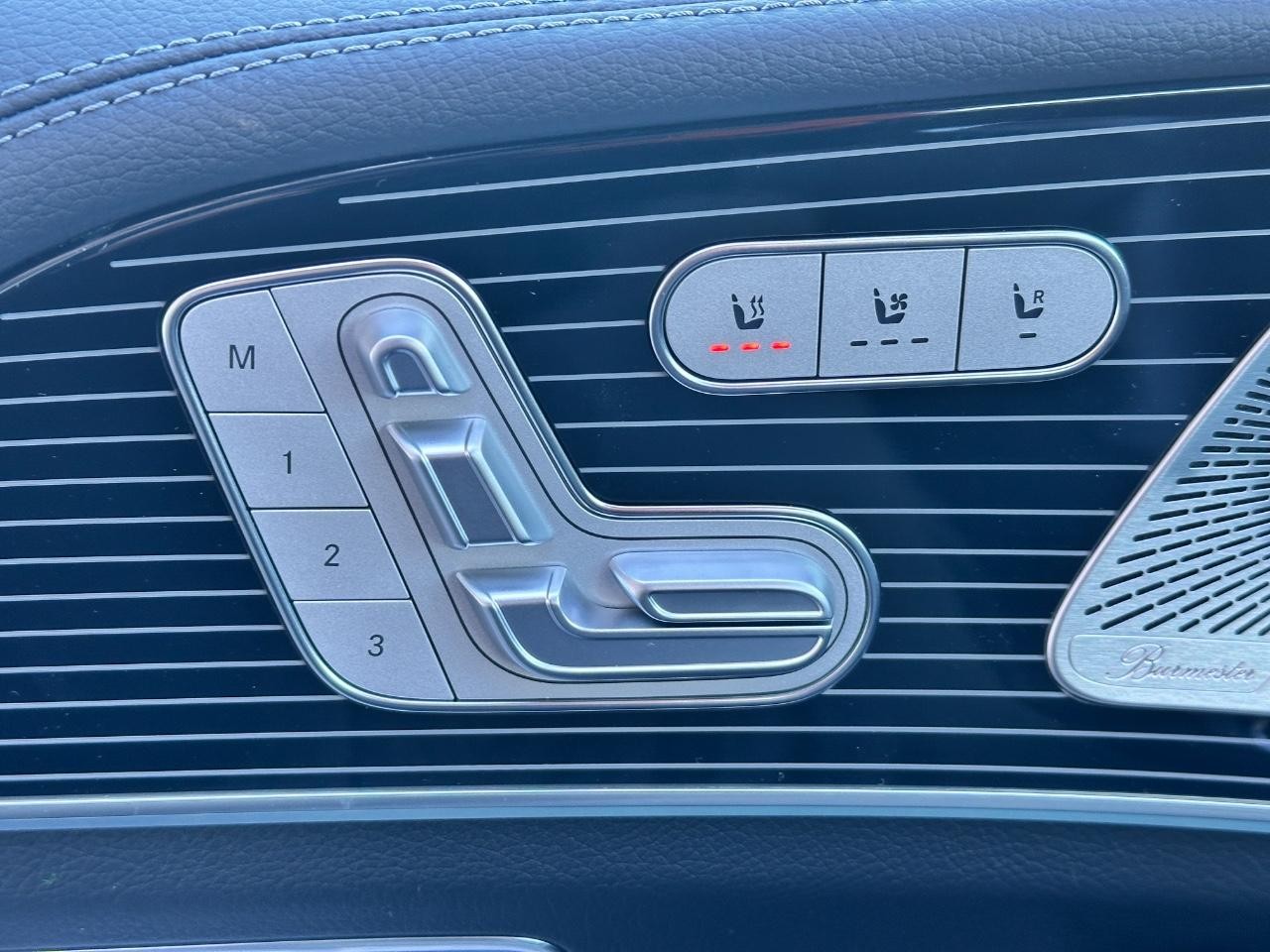 Mercedes-Benz GLE Vehicle Full-screen Gallery Image 29