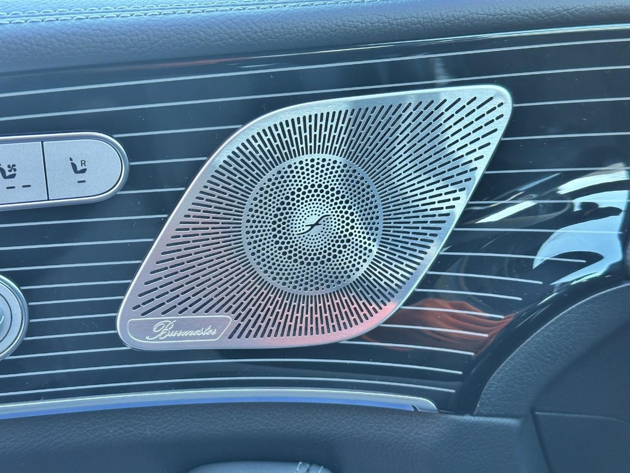 Mercedes-Benz GLE Vehicle Full-screen Gallery Image 30